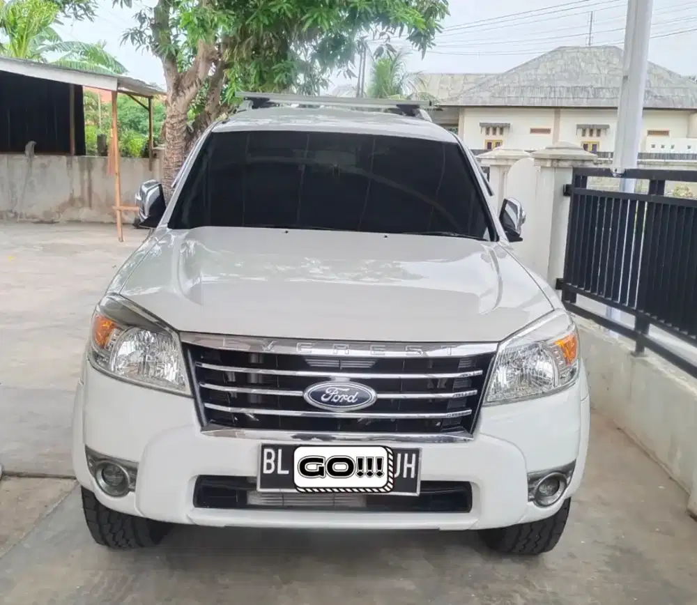 Di jual mobil Ford Everest 4x4 kondisi siap pakai nego di tempat
