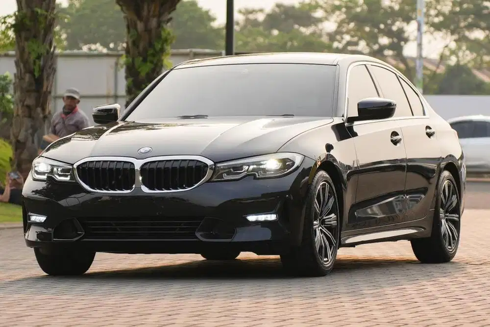 Dark Knight! BMW 320i Sport 2022 New Model Black 330i c200 x1 a200