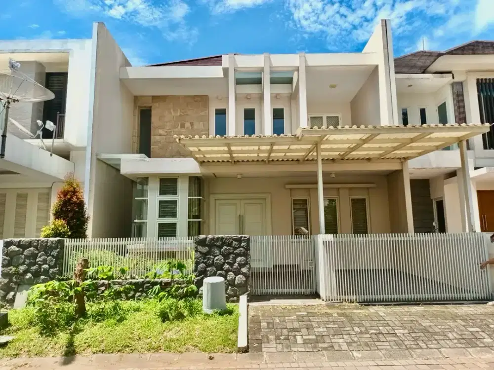 DISEWAKAN RUMAH WOODLAND CITRALAND FULL FURNISH 4KT DEKAT PASAR MODERN