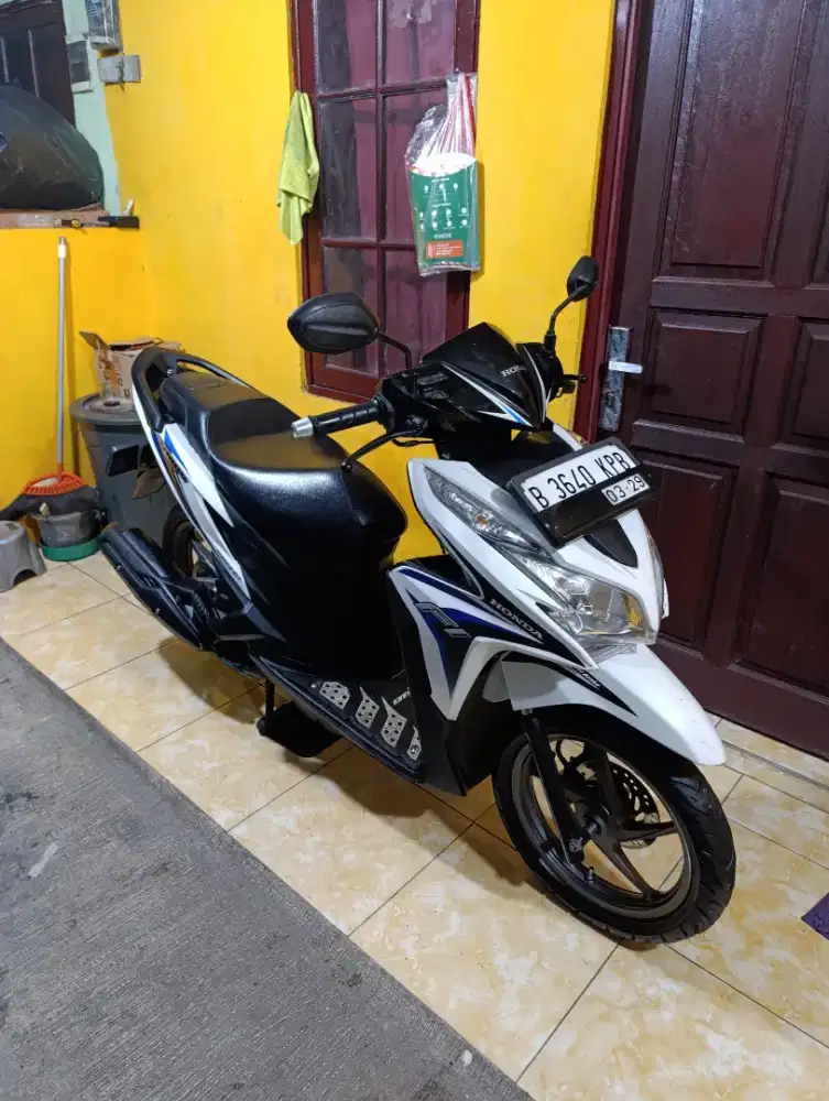Bissmillah dijual motor Honda Vario kzr 125cc 2014 istimewa