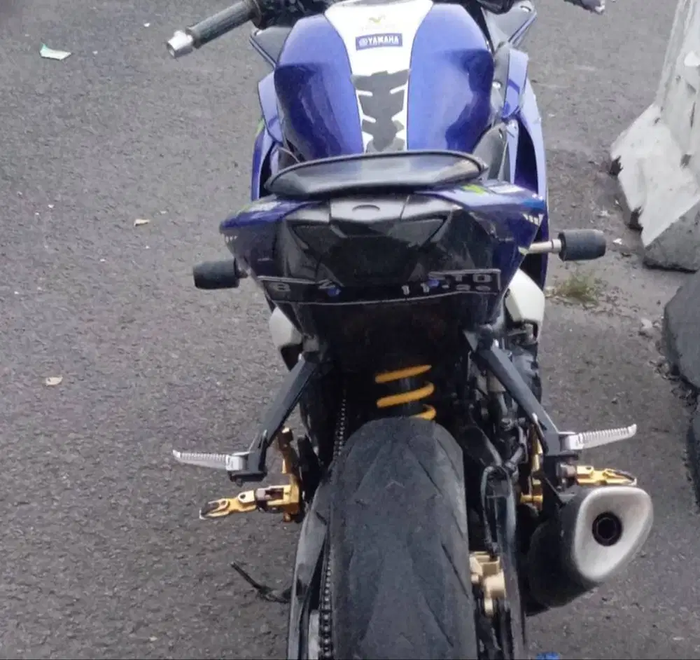 YAMAHA R25 MOVISTAR 2025