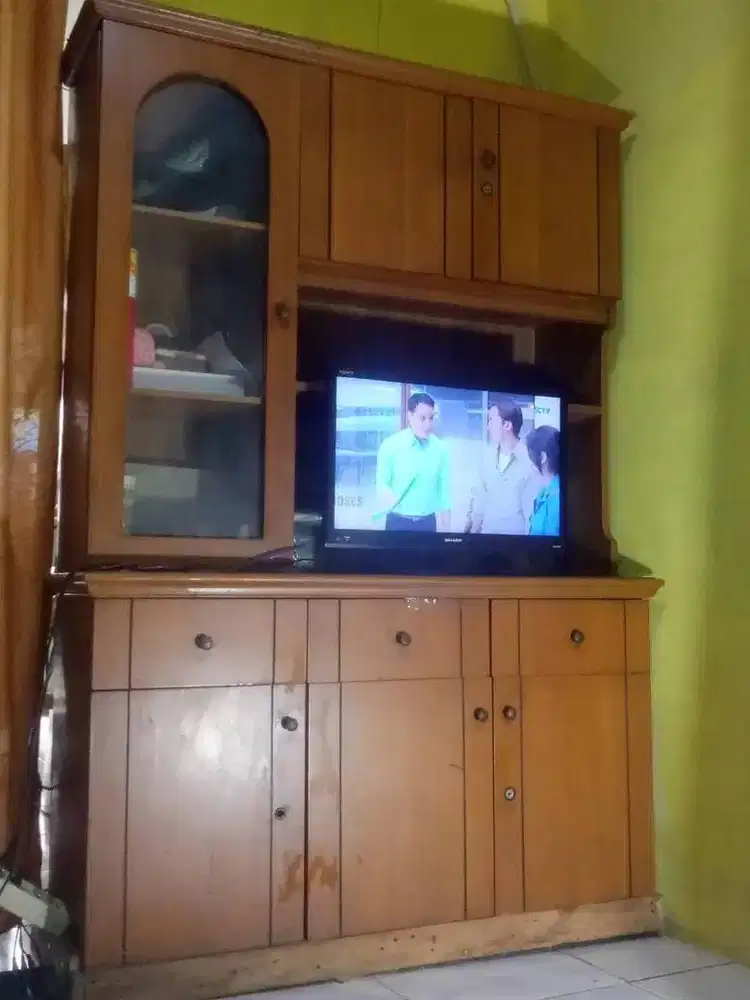 Bufet TV dari kayu bukan dari tripleks