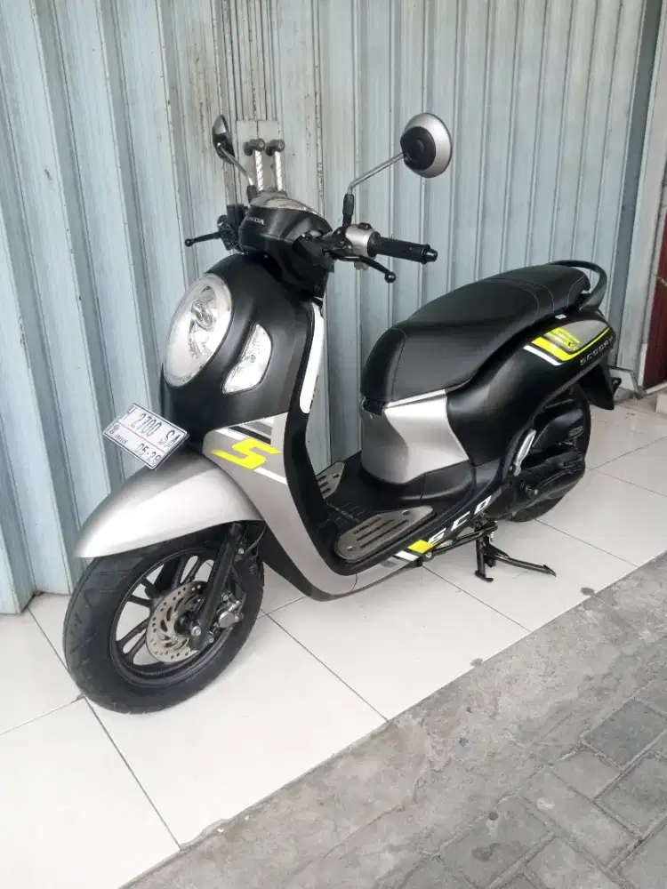 Scoopy 2023 hitam silver