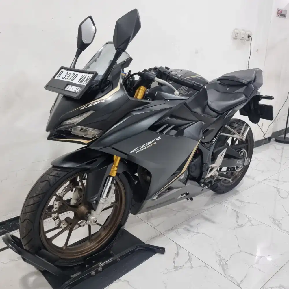 Honda CBR 150 R LED Fi 2024 / 2025 bln 11 Low Km DP 1 JT Pajak 2026