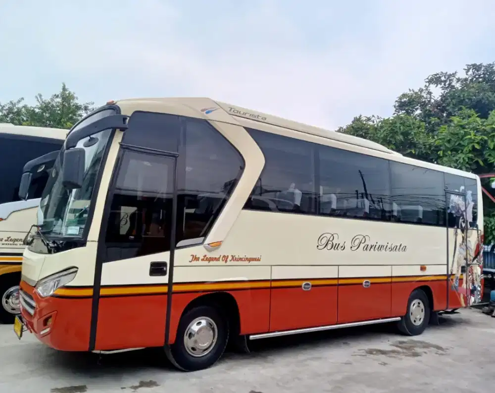 Dijual medium bus isuzu 2015