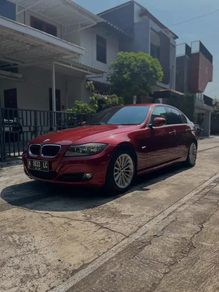 BMW E90 320i LCI