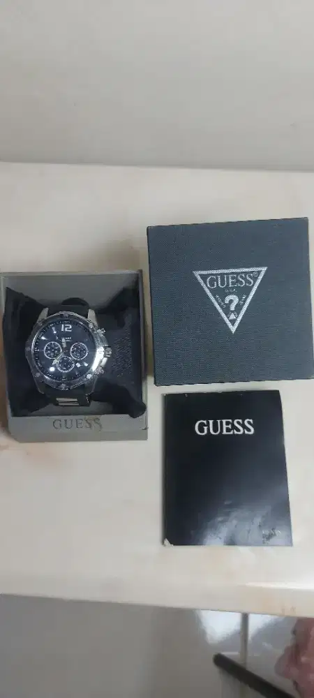 GUESS dan SWISS ARMY Victorinox