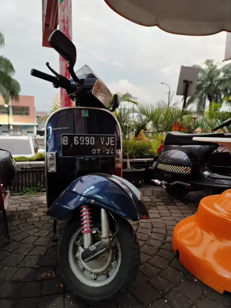 Di jual vespa Excel 150 tahun 2000