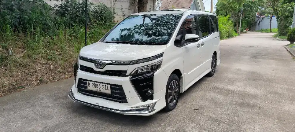Voxy 2019 Putih Murah