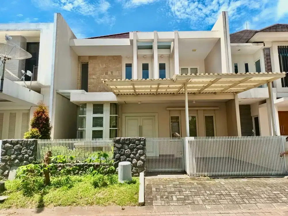 DISEWAKAN RUMAH WOODLAND CITRALAND FULL FURNISH 4KT DEKAT PASAR MODERN