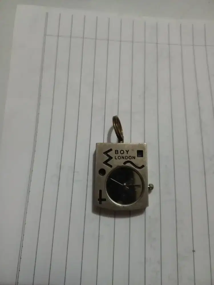 Jam Kalung Boy London Original Kondisi Normal dan Baik