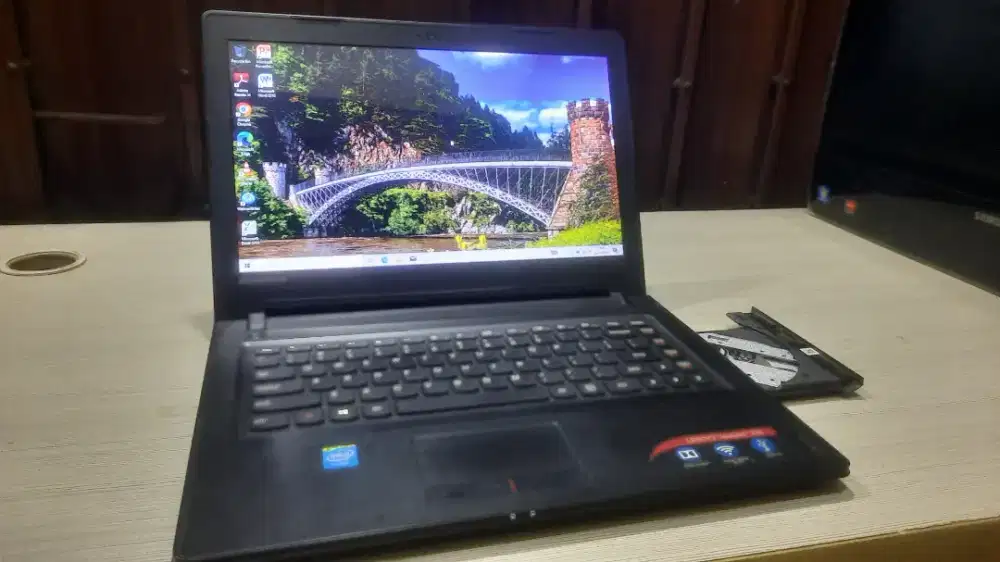 BU Cepat Laptop Lenovo ideapad-300 Slim((Ram-4gb--Hdd-500gb)No Minus
