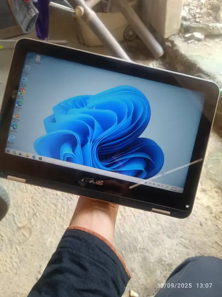 Laptop asus 11.6inch touchscreen nominus