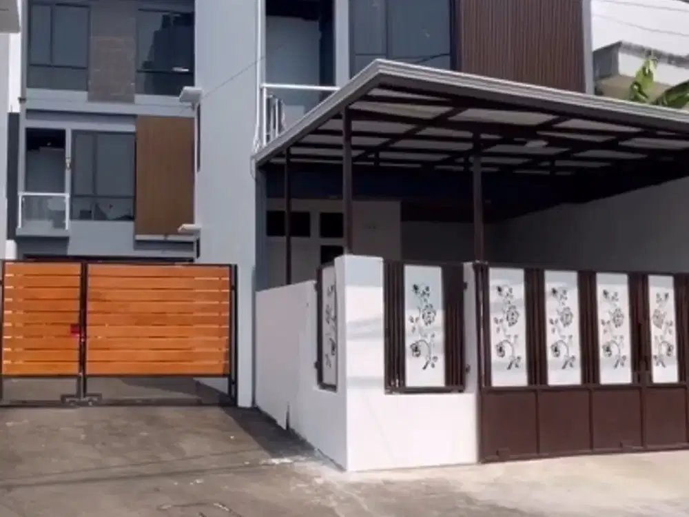 Rumah 3 Lantai Lokasi Strategis