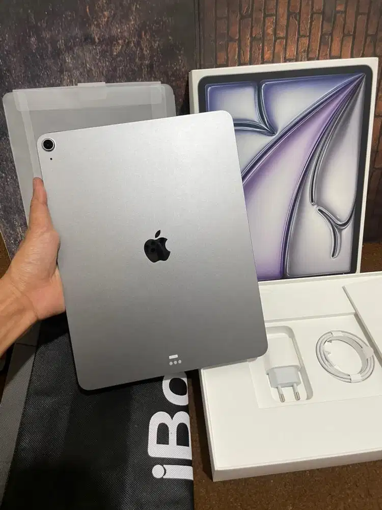 ipad Air M3 13inch 256 iBox Like New wifi Only