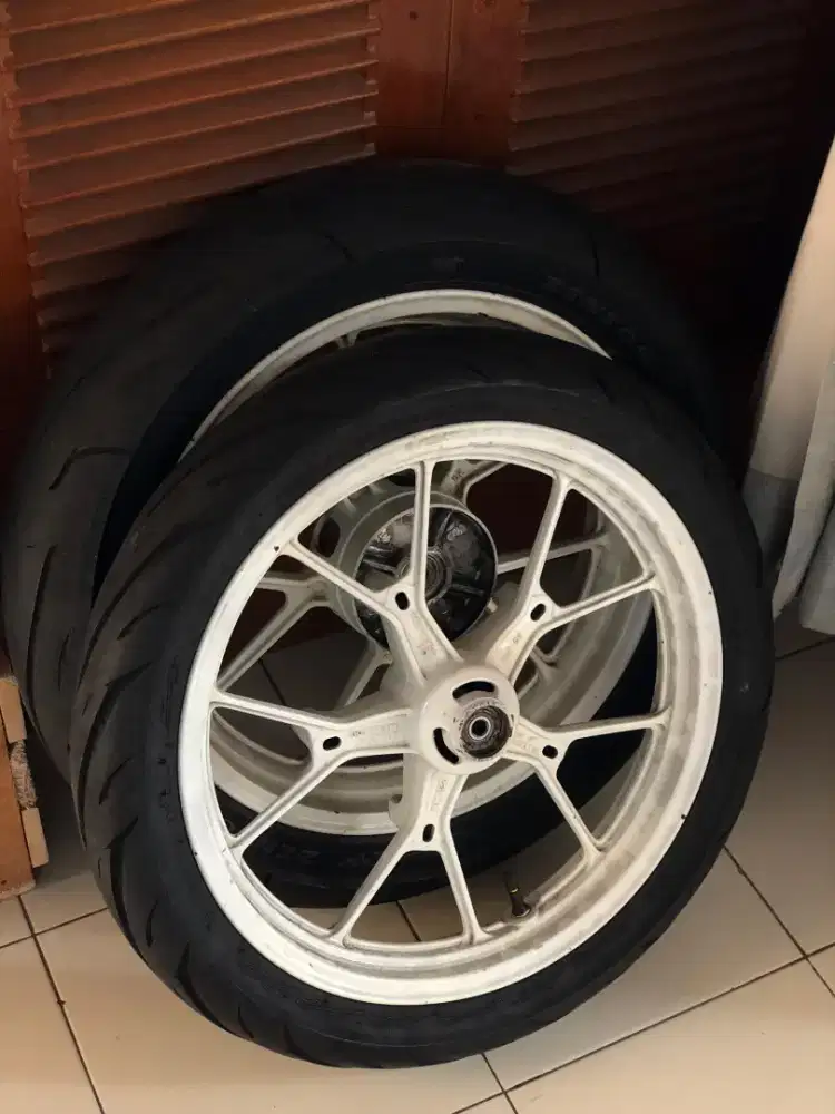 Sepaket Ban Velg GSX 150 Non ABS/ABS