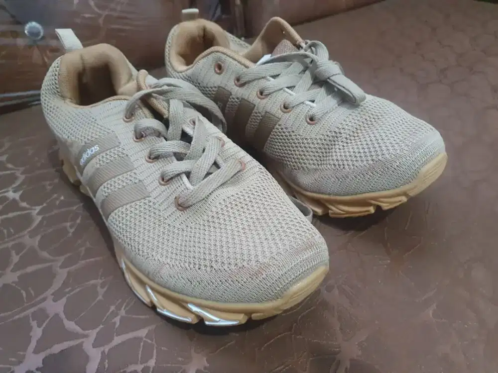 Sepatu Adidas Running baru