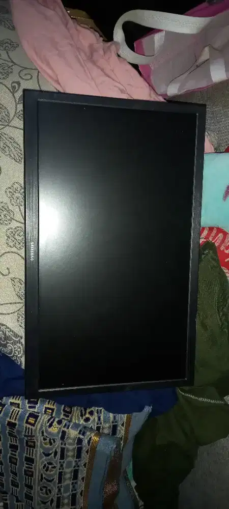 monitor komputer merk Samsung LED 19inc hdmi Normal