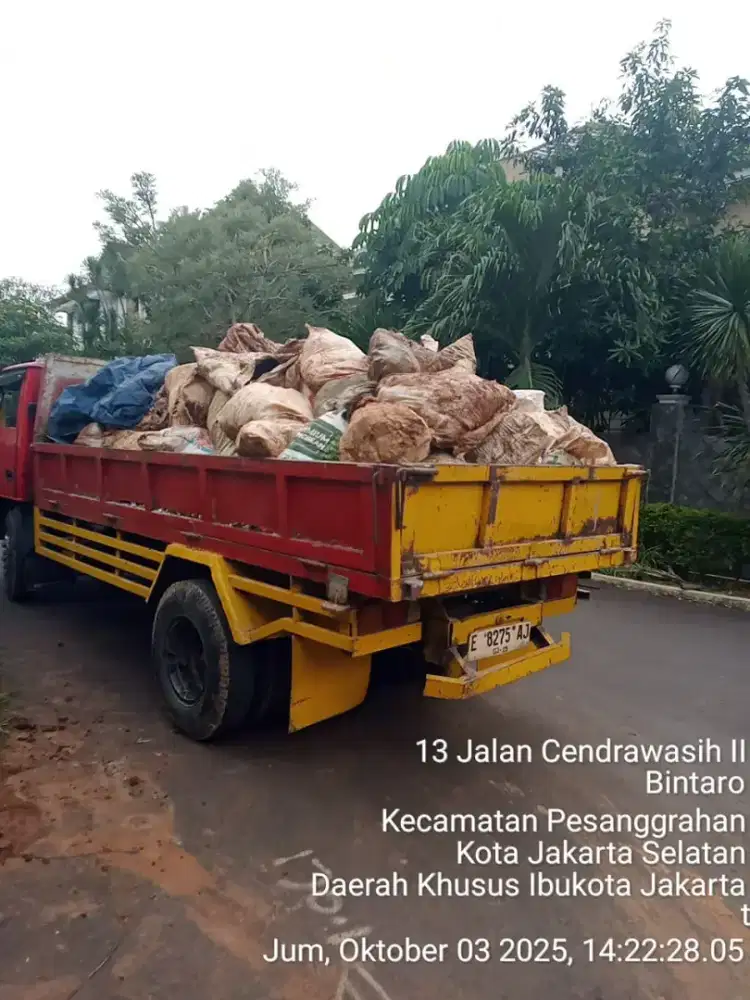 Jasa angkutan puing dan buang sampah