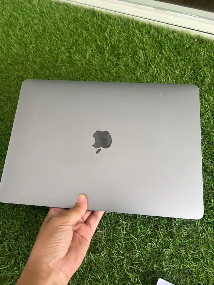 Jual cepat Macbook air early 2020
