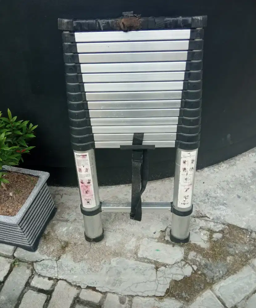 Tangga Portable Teleskopik 4.4 Meter Bekas