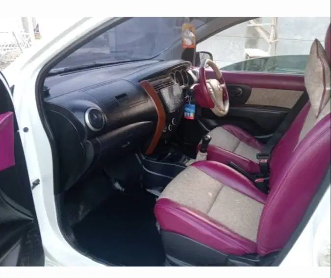 Nissan grand Livina SV.mt 2013