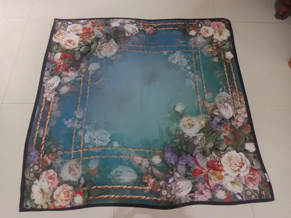 Jilbab polos motif cantik