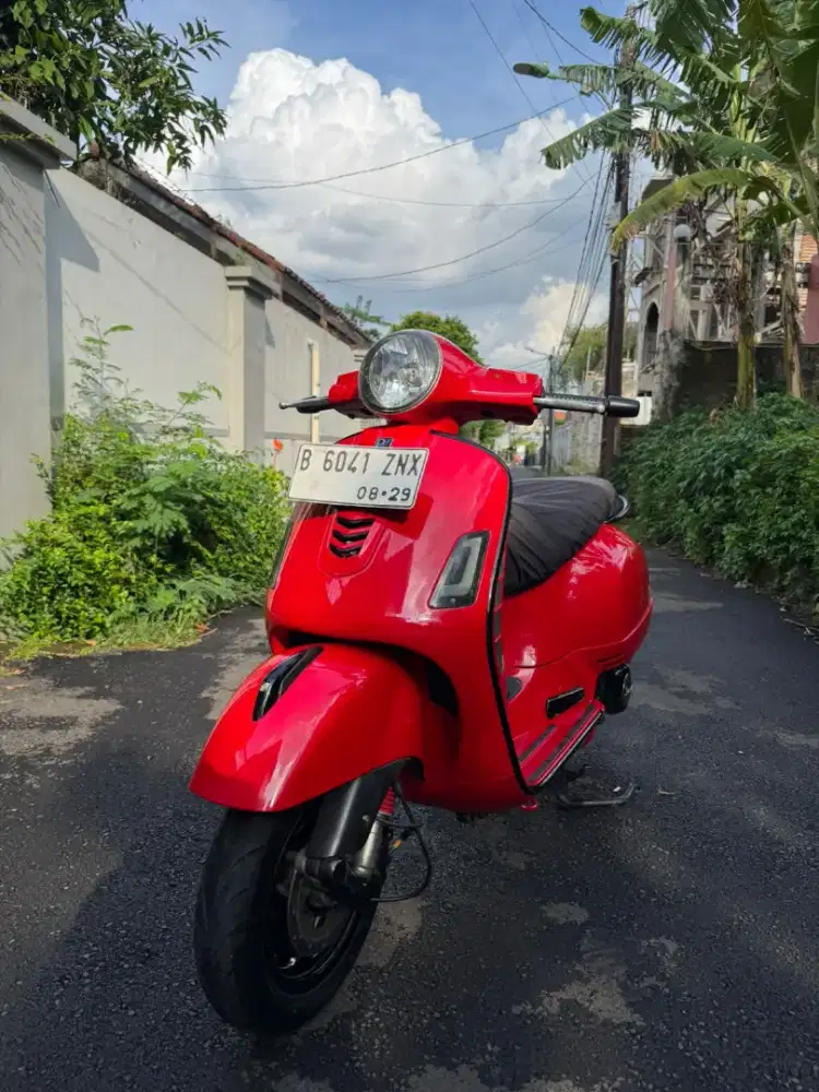 Jual Vespa GTS 150 3V Merah 2014 full modif