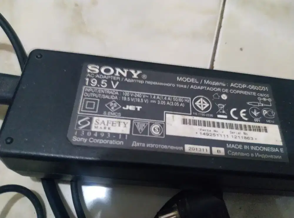 Adaptor Laptop/TV Sony 19.5v 3.05a Masih baru lubang kecil