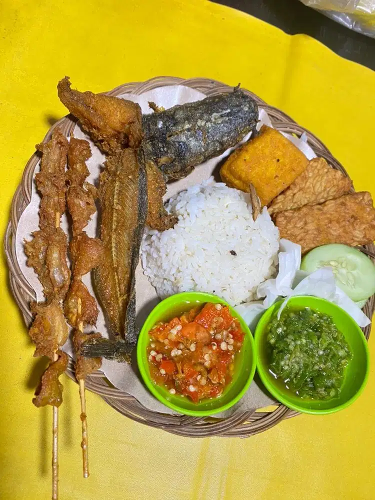 DIBUTUHKAN SEGERA LOWONGAN PEKERJAAN PECEL AYAM ATAU PECEL LELE