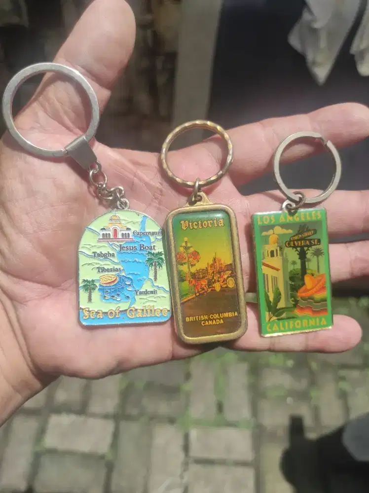 Mainan anak borongan 3 pcs gantungan kunci mancanegara Canada  dll