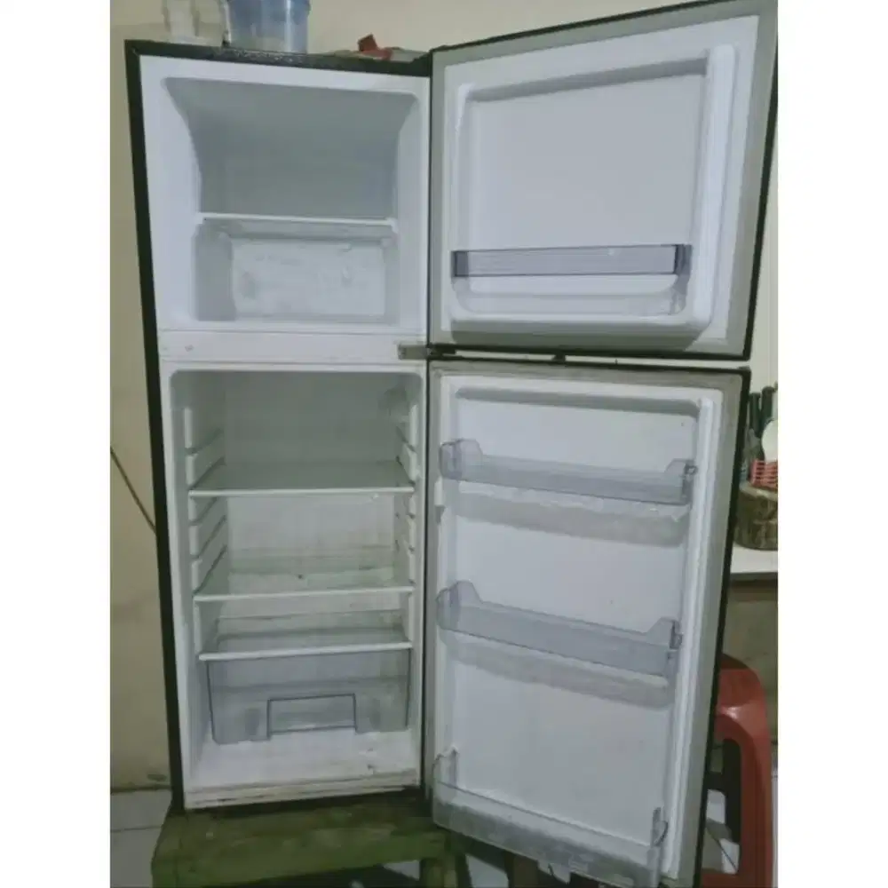 KULKAS BEKAS 2 PINTU