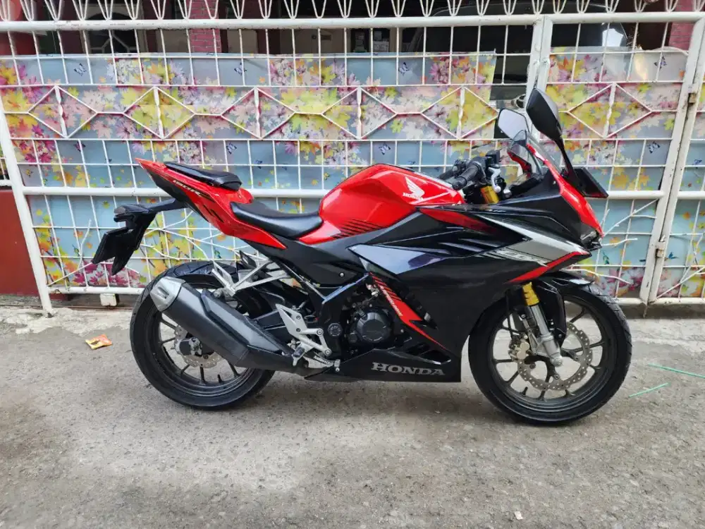 DI JUAL HONDA ALL NEW CBR 150CC TH 2022 MULUS