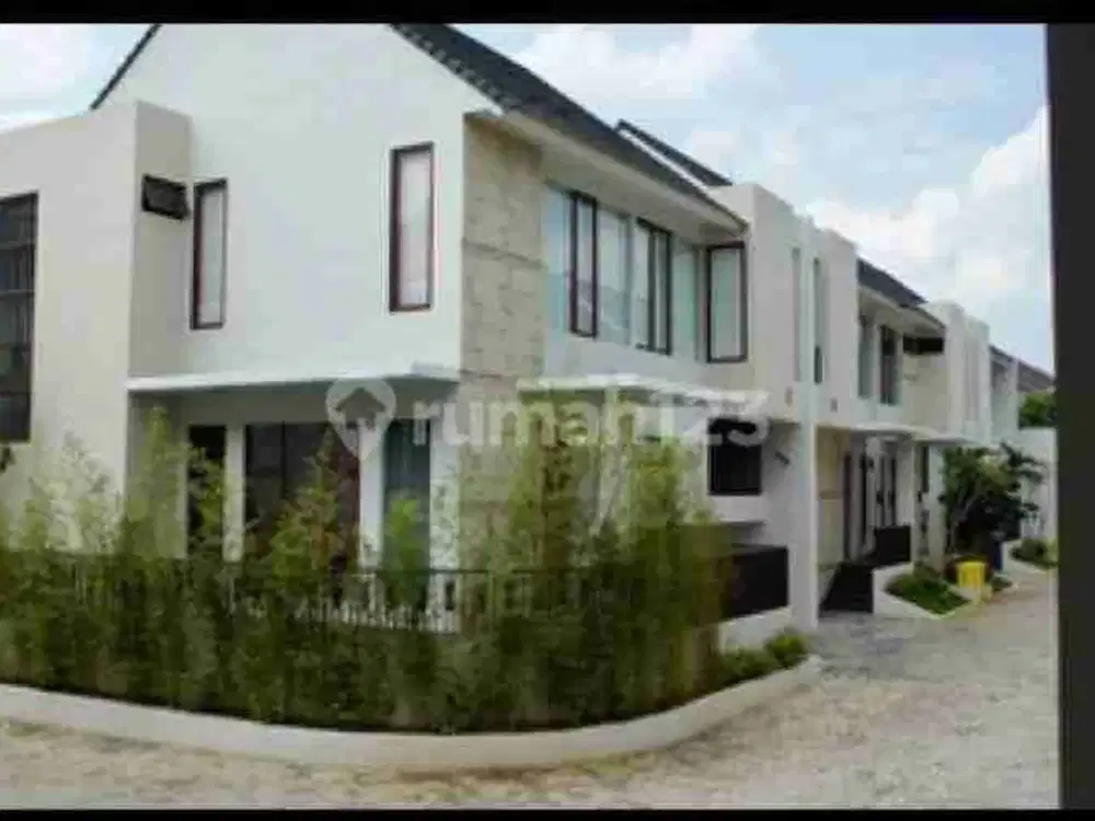 DISEWAKAN RUMAH BAGUS SIAP HUNI 2LANTAI PRIVAT POOL KEMANG BANGKA JAKSEL