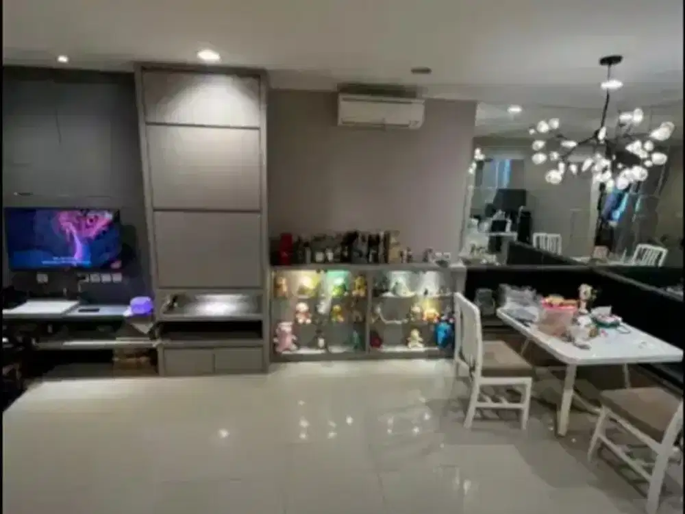 Dijual Murah Rumah 2 Lantai Bagus Sudah Renov Full