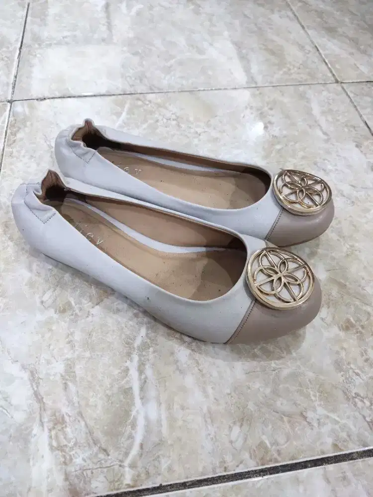Sepatu Flat Shoes Merk Eliev size 39 (like new)