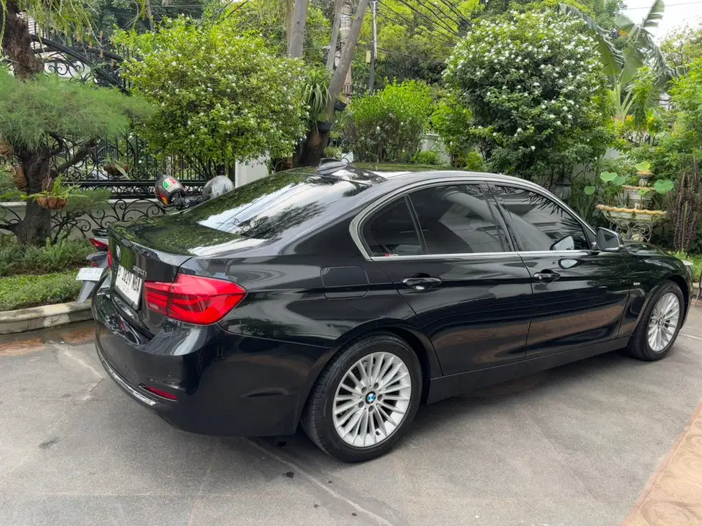 BMW 320i 2018 Bensin