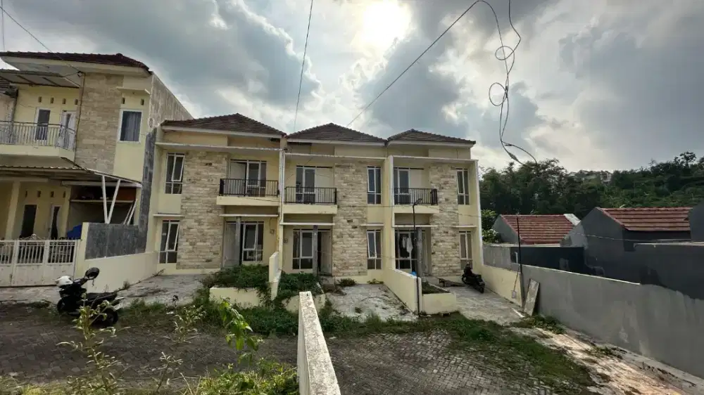 RUMAH DUA LANTAI AREA WISATA BATU