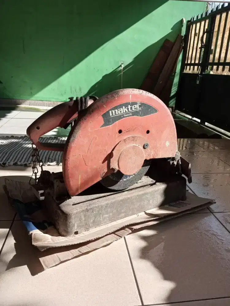 Dijual Mesin potong bekas Berfungsi normal