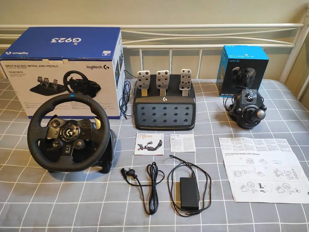Steering wheel Logitech G923 + Shifter Like New No Minus