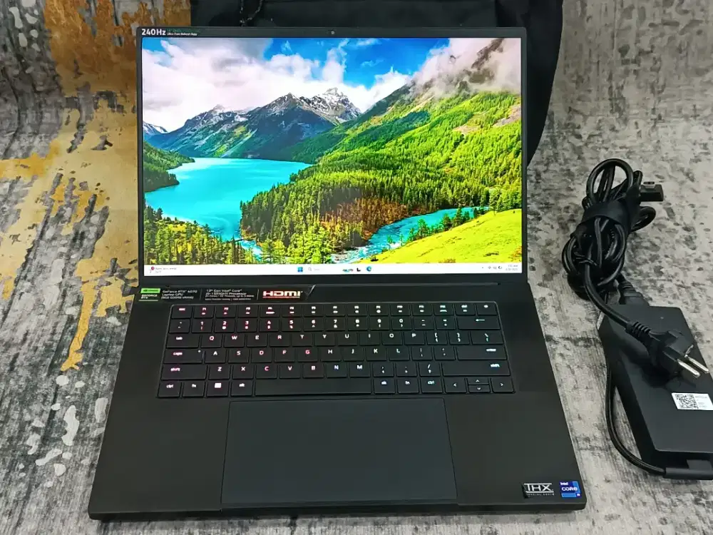Razer Blade 16 i9-13950HX 16GB 1TB RTX 4070 8GB 2K 240Hz RGB Like New