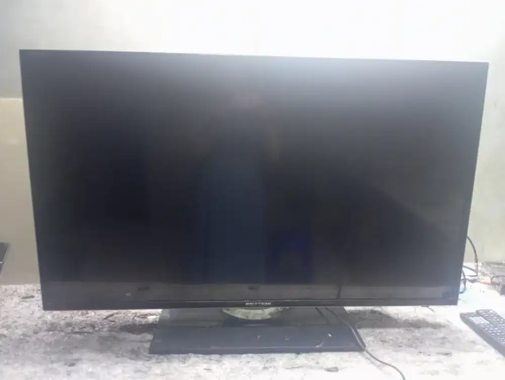 TV LED Polytron 40in siaran Analog normal