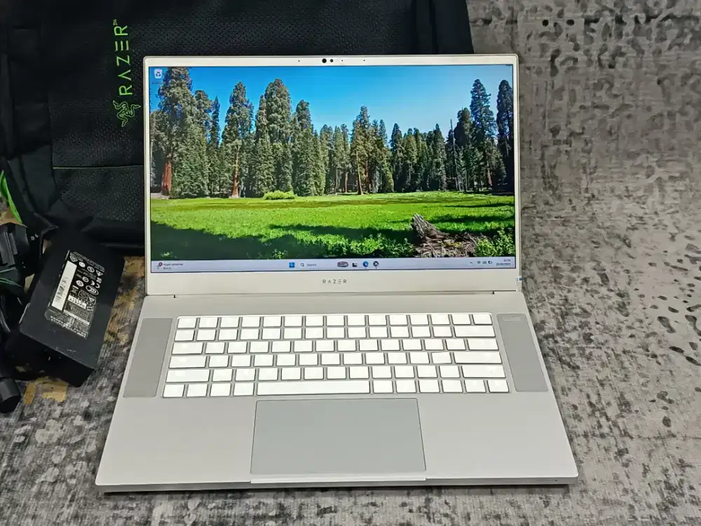 Razer Blade 15 Core i7-9750H 16GB 1TB RTX 2070 8GB 256 BIT Like New