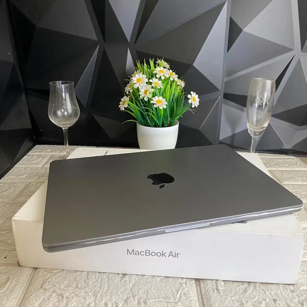 macbook air M3 Fullset ori like new Garansi panjang Bisa COD dan TT