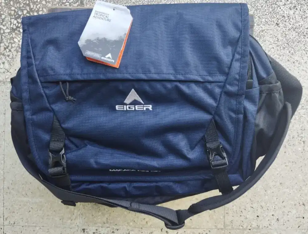 Tas Eiger Macaca Digi S18 BNWT Navy