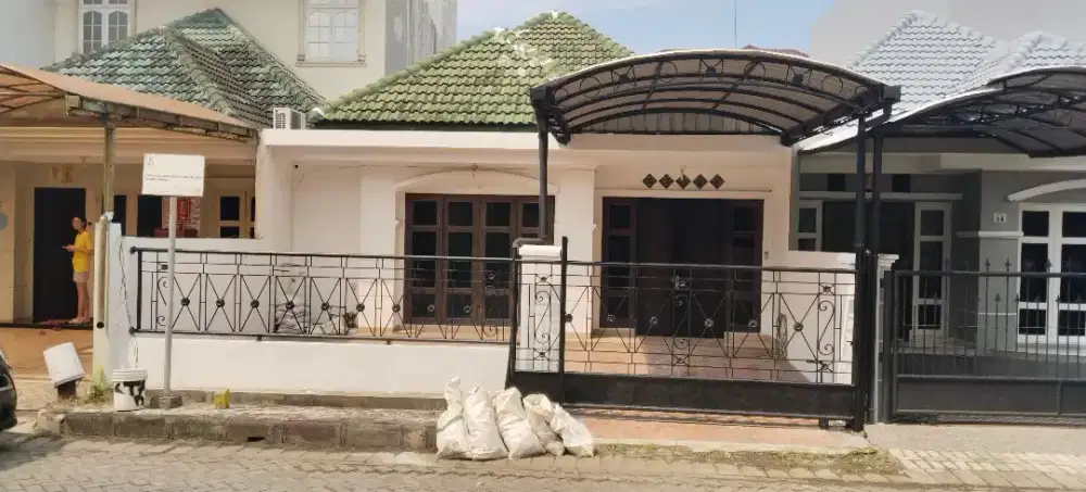 RUMAH DIJUAL DI KOMPLEK CEMARA ASRI