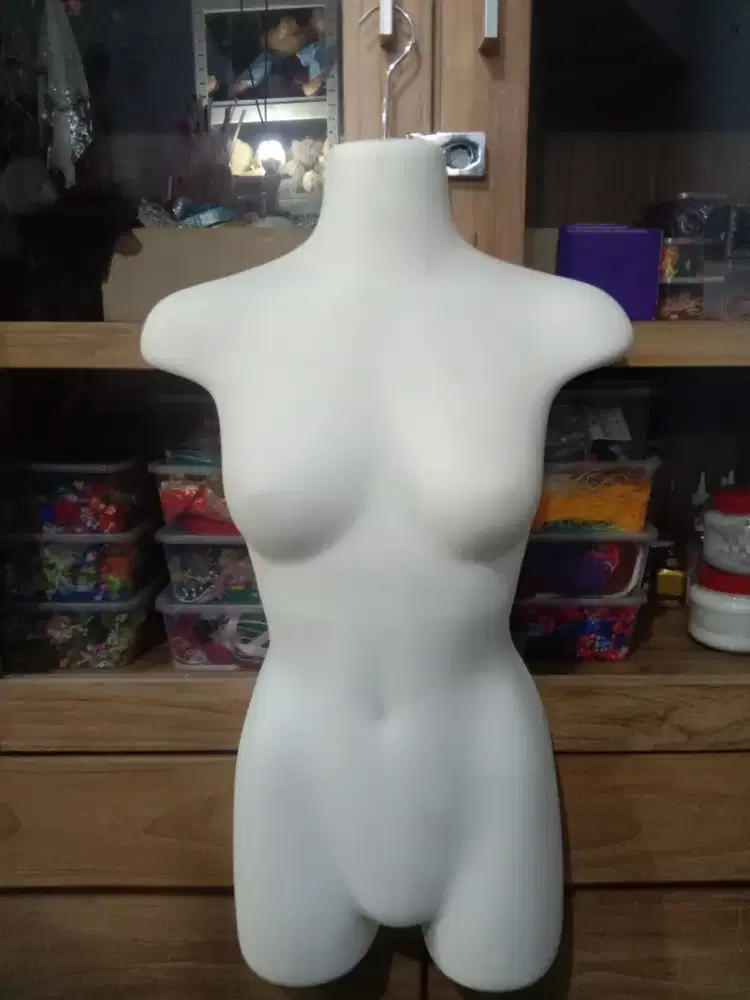 Hanger Manekin Setengah Badan