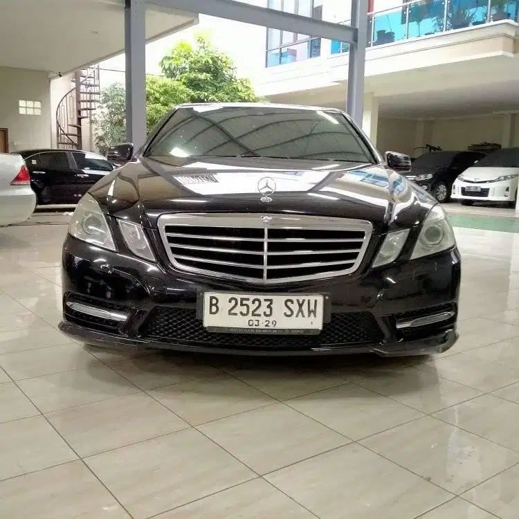 MERCEDES BENZ E250 AVANTGARDE CGI 1.8 AT 2013
