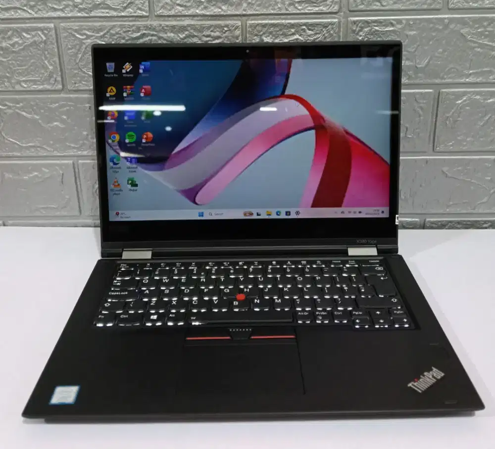 Lenovo Thinkpad yoga x380 Intel core i5 Gen 8 ram 8gb SSD 256gb 2in 1