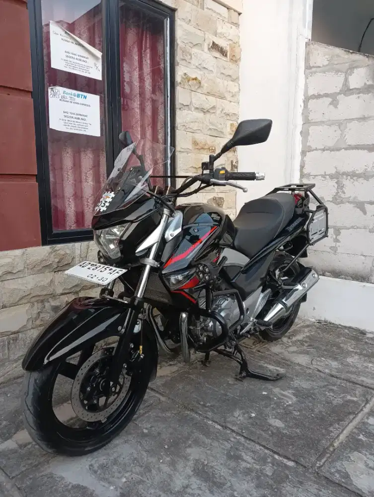 Suzuki Inazuma 250